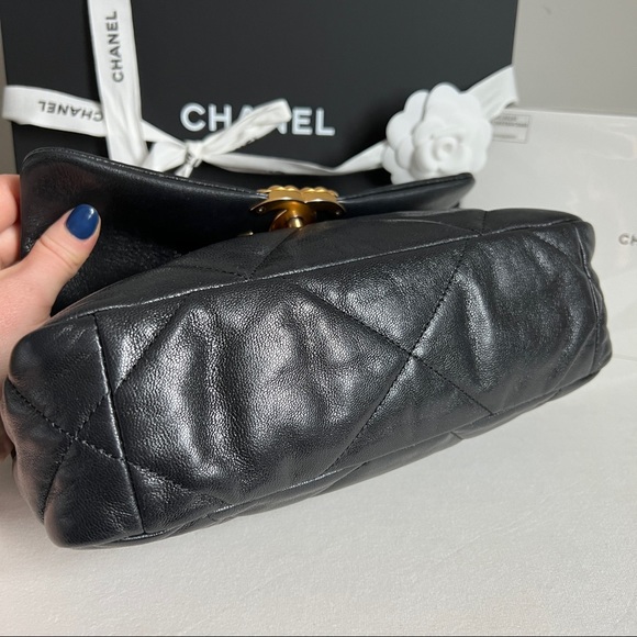 🖤 SOLD🖤 Chanel 19 small bag - Picture 12 of 13